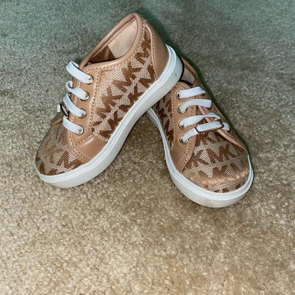 Girls( toddler) size 5 Michel Kors shoes - Picture 1 of 2